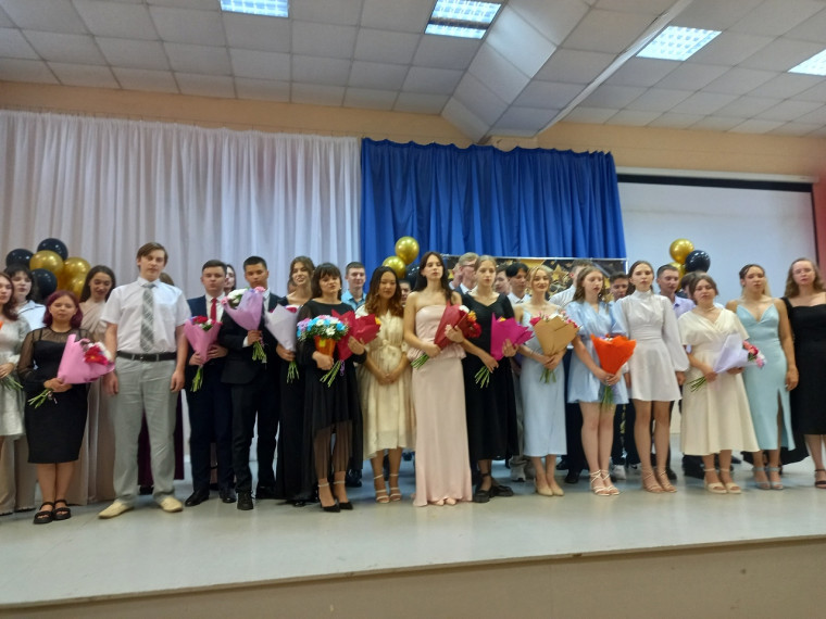 Выпускной вечер в школе.